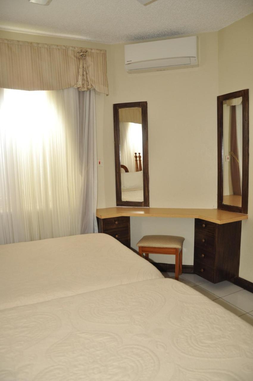 Beach Penthouse A25 Sandcastles Ocho Rios Exterior foto